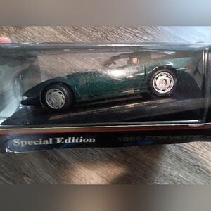 Maisto Special Edition 1996 Green Chevrolet Corvette Coupe 1:18 Scale Diecastcar